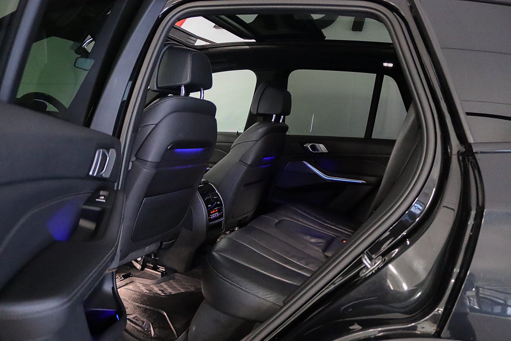 BMW X5 xDrive40i M Sport Pano HuD Värmare H/K Dragkrok MOMS