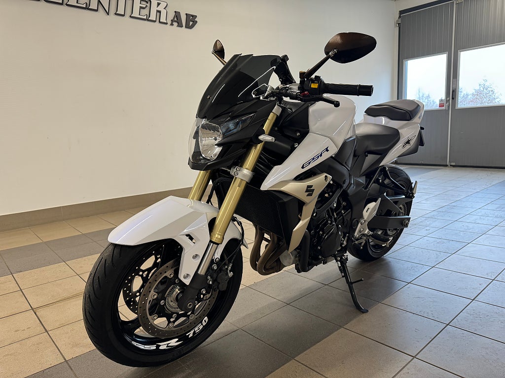 Suzuki GSR 750 2012 - miniatyr 2