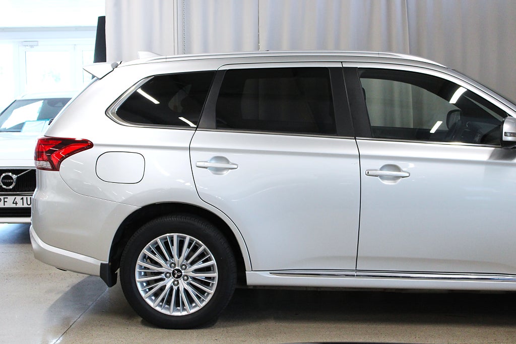 Mitsubishi Outlander PHEV CVT Business 224hK, Drag, Skinn, 360, Dolby Sound