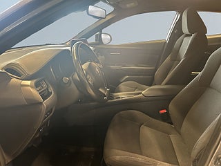 Toyota C-HR 1.2 Turbo AWD Active Mvärme Bkamera LED-ramp S&V-däck – bild 7