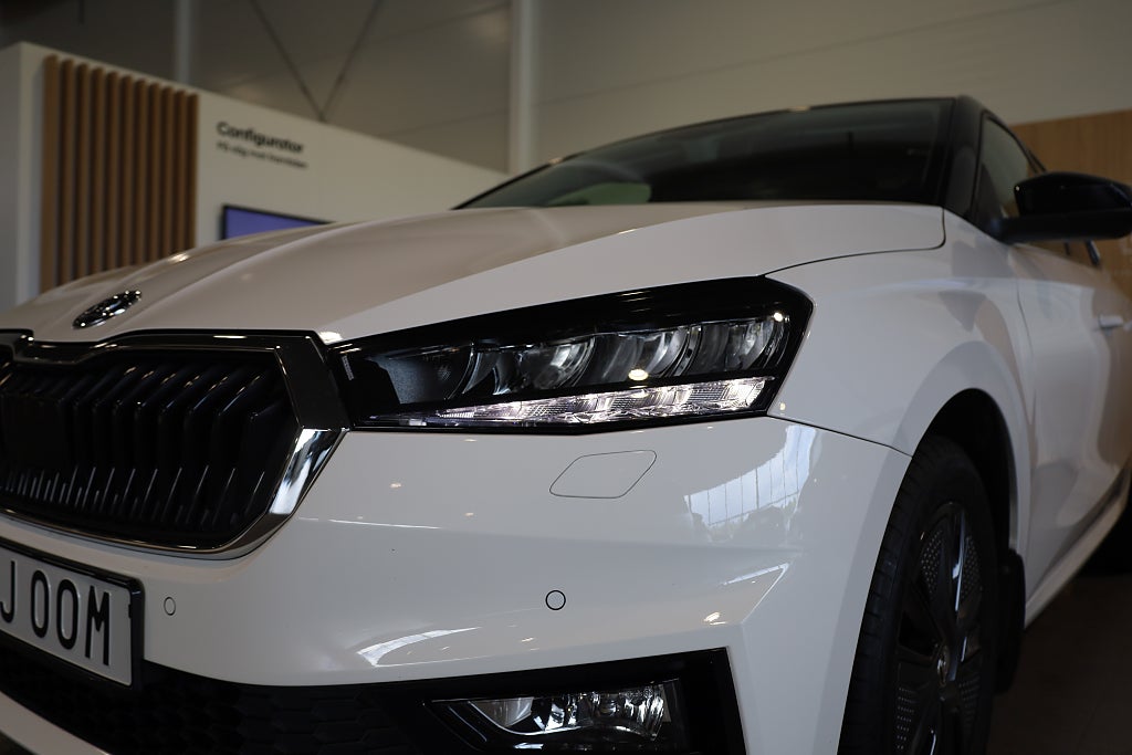 Skoda Fabia 1.0 TSI AUT Style CarPlay PDC Rattvärme Kamera 2023