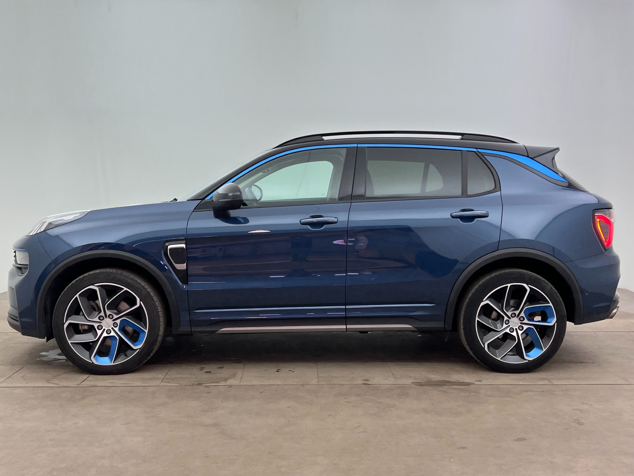 Lynk & Co 01 PHEV DCT 2021, bild 3/48