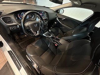 Volvo V40 D3 Momentum SoV/Dragkrok/P-sensorer/Nyservad/BT