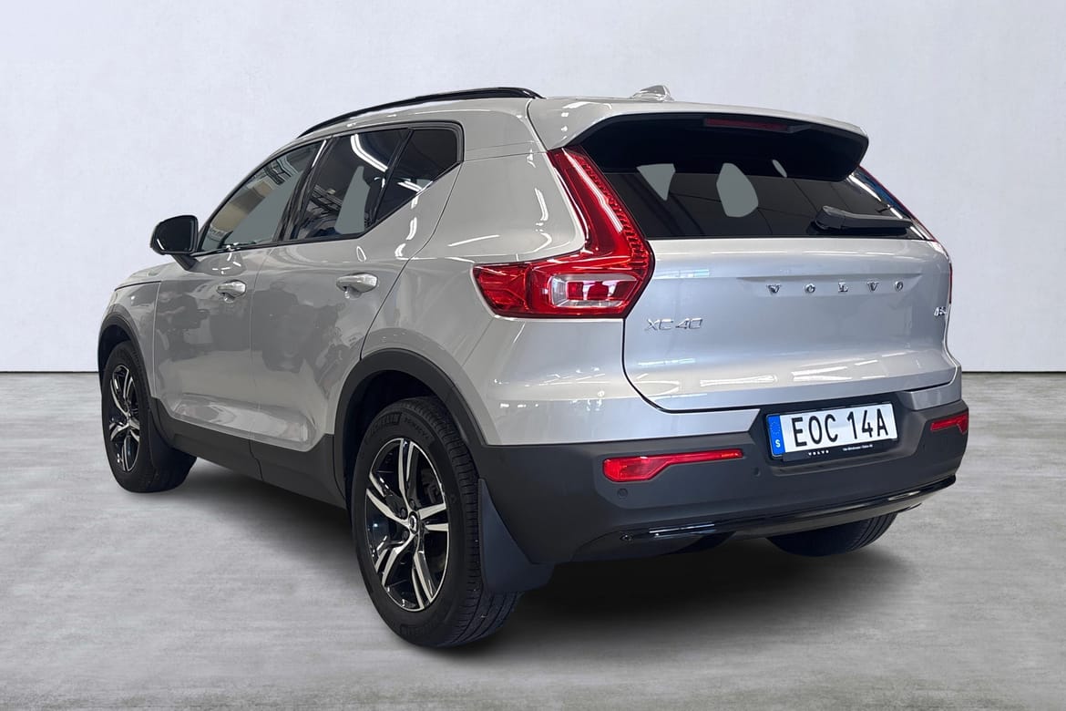 Volvo XC40 B3 FWD Bensin Plus Dark 2025, photo 4/10
