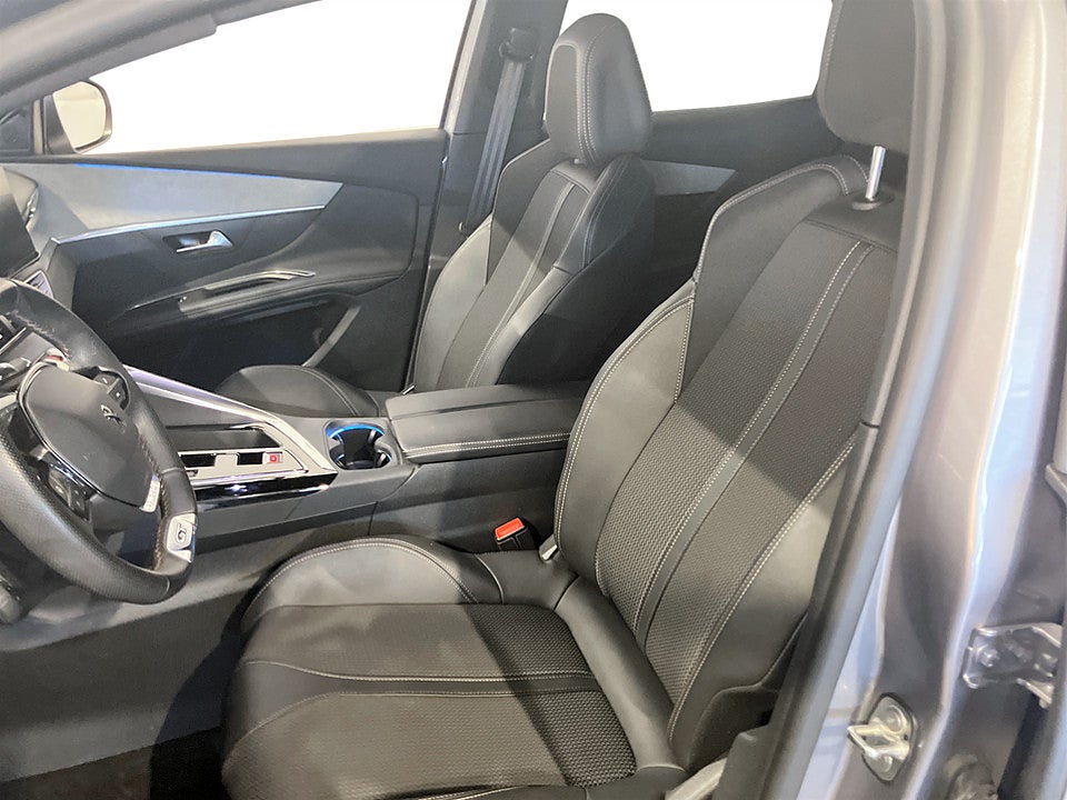 Bild på Peugeot 3008 GT 1.2 PT 130hk Aut B-KAMERA CARPLAY