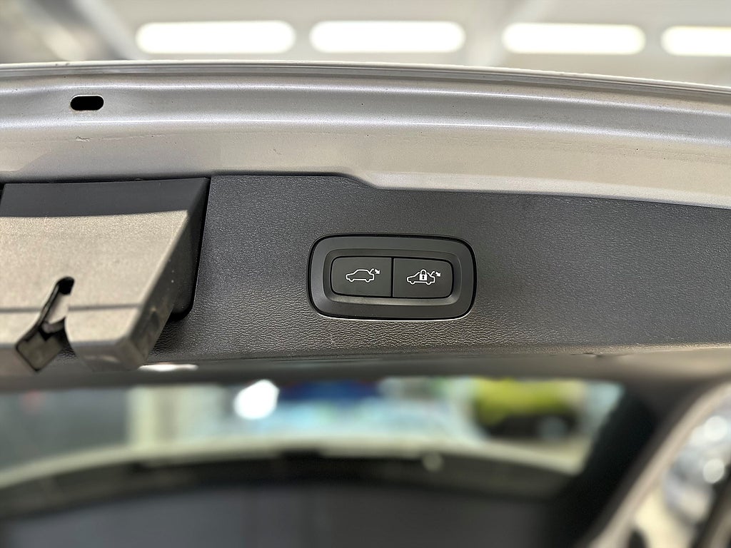 Volvo V60 T8 Twin Engine AWD INSCRIPTION/B-Kamera/DRAG/NAV/PANO