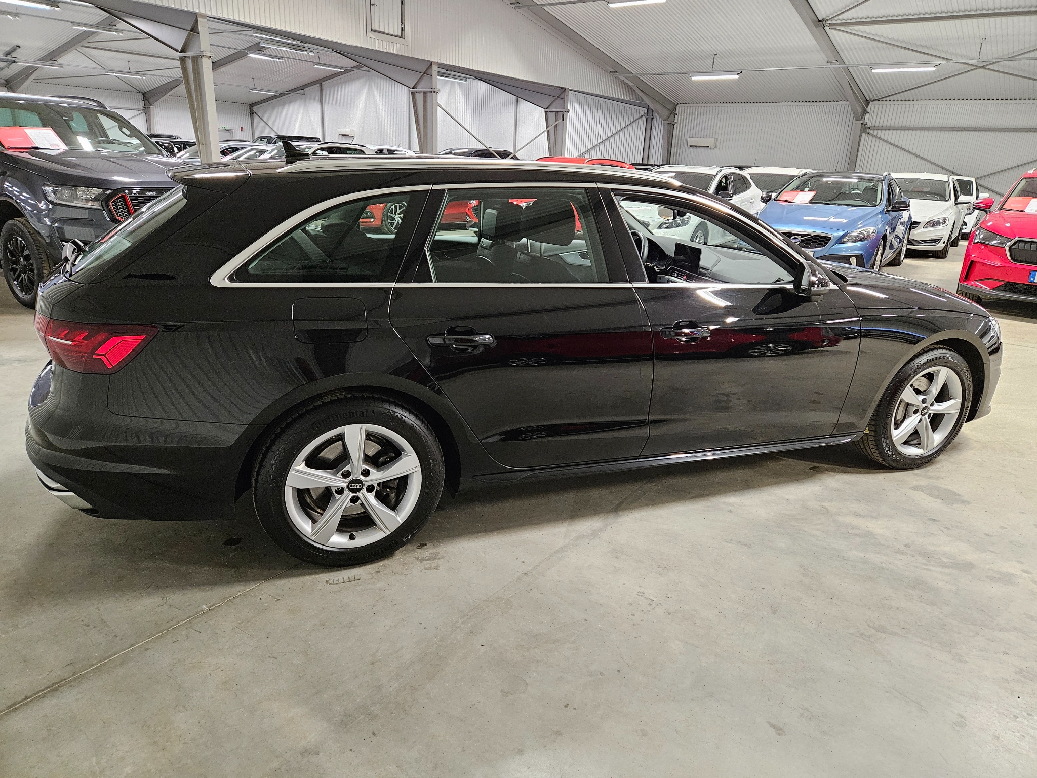 Audi A4 2023, bild 3/41