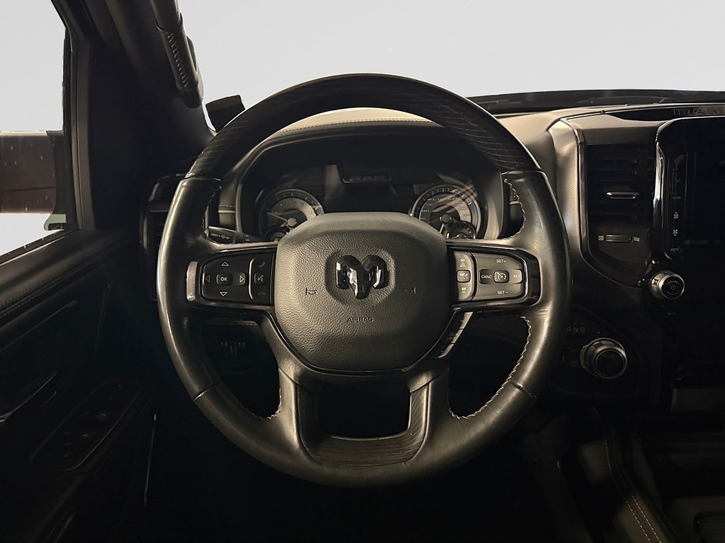 RAM 1500 Dubbelhytt 5.7 Limited Night Drag H/K Pano Luft MOMS bild 13