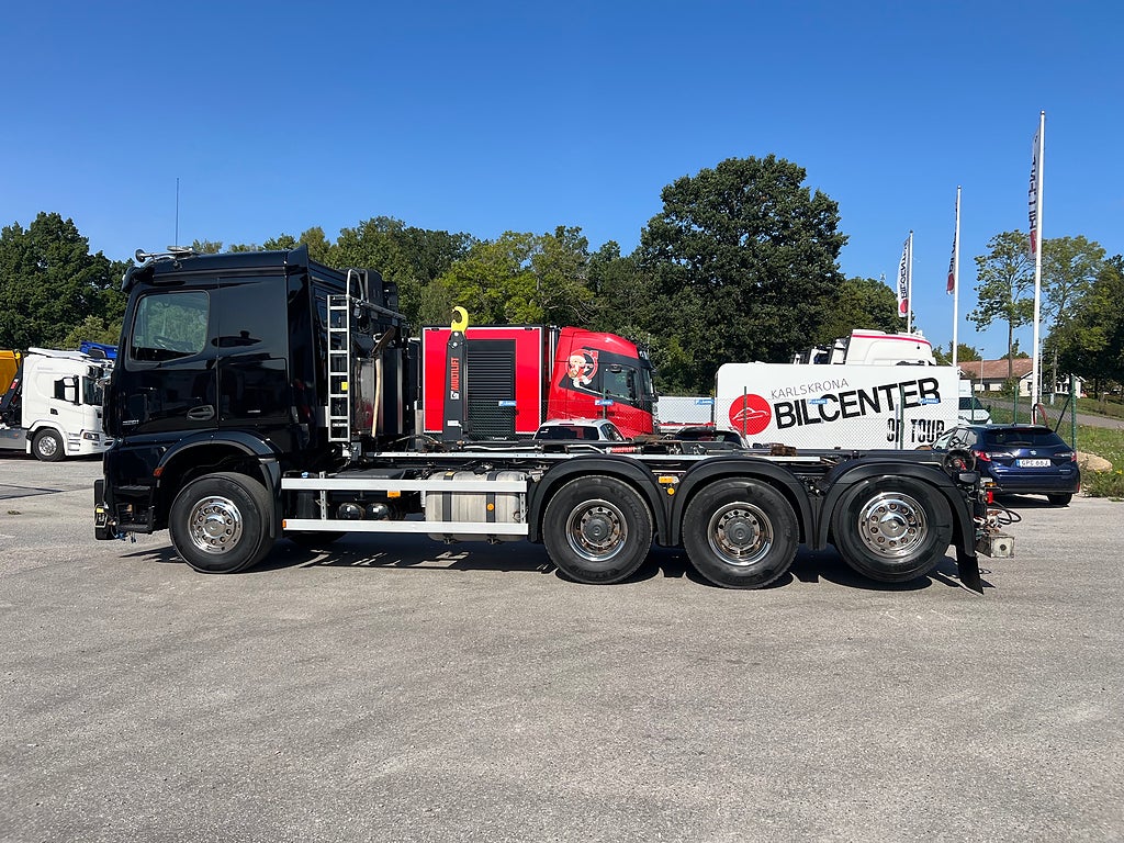 Mercedes-Benz Arocs 3251 Tridem Lastväxlare, Fullt Plogutrustad