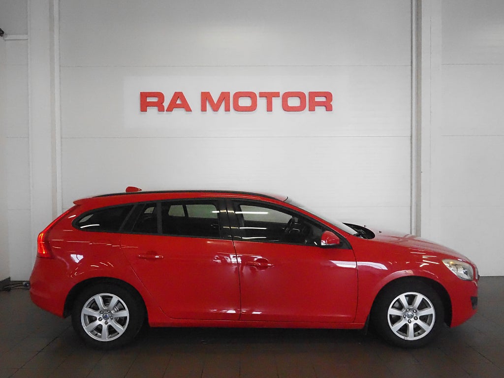 Volvo V60 T4F 180hk Aut Kinetic |Drag|Värmare|Keyless| 2012