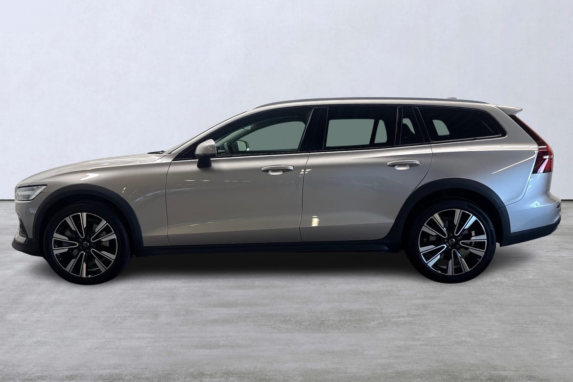 Volvo V60 Cross Country 2023, kuva 2/10