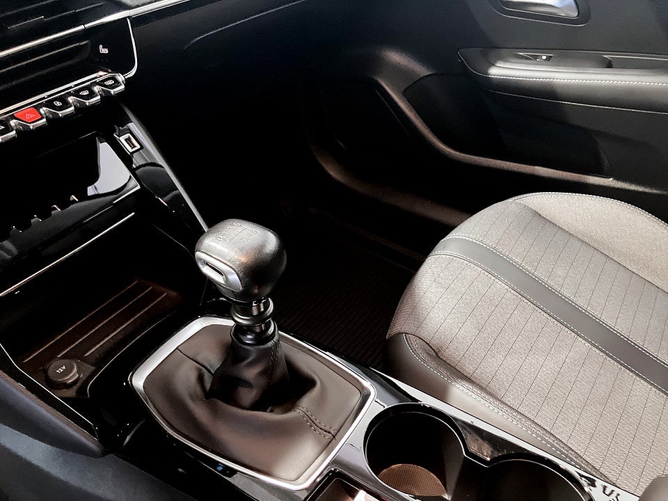 Bild på Peugeot 208 Allure Pack 1.2 PT 100hk BACKSENSORER
