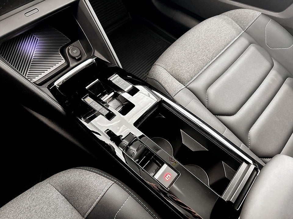 Bild på Citroën C4 Shine 1.2 PT 130hk Aut - 360-KAMERA, CARPLAY