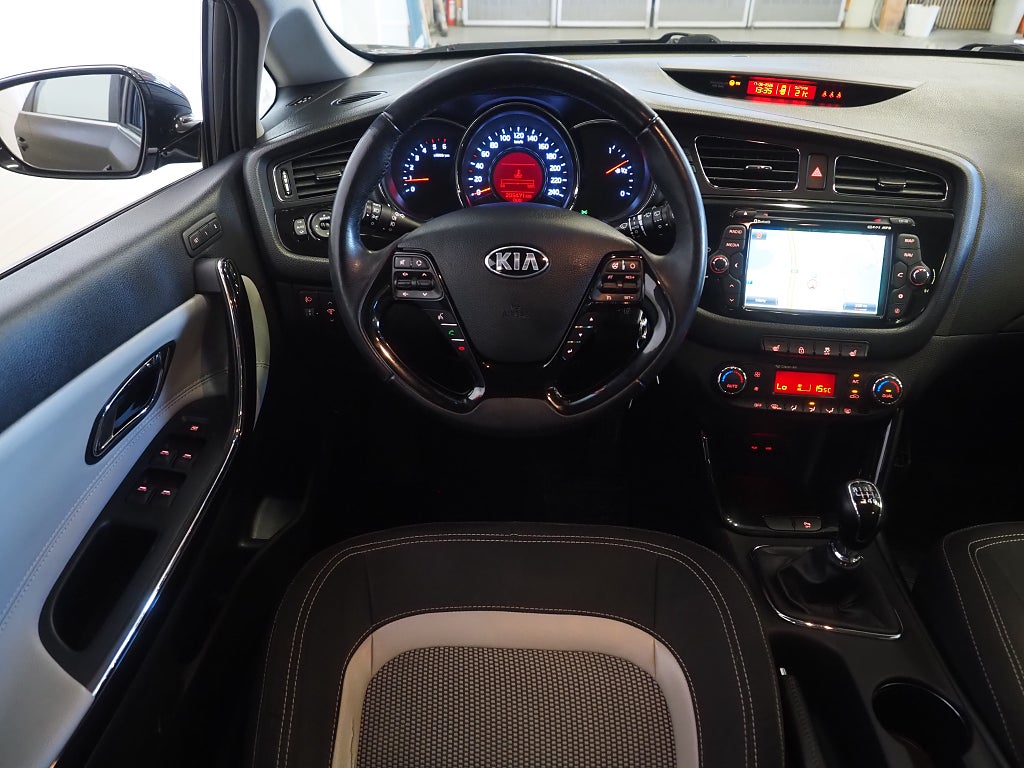 Kia Ceed _sw 1.6 CRDi 128hk Special Edt Drag M-Värm Kamera Navi 2015