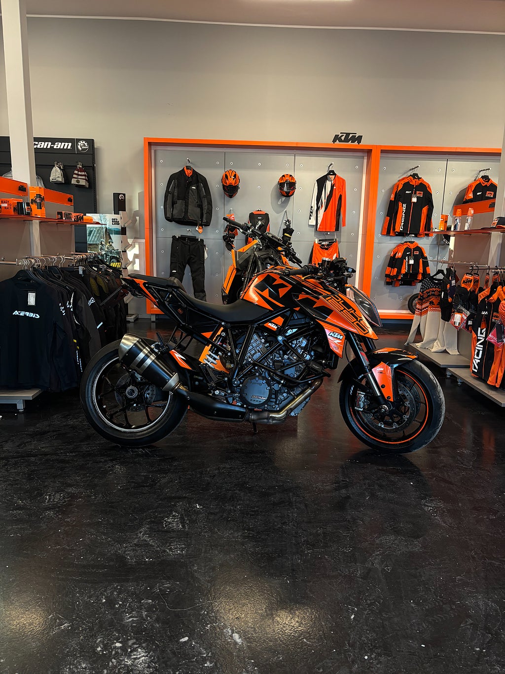 KTM 1290 Super Duke R 1.3 V-twin Euro 4