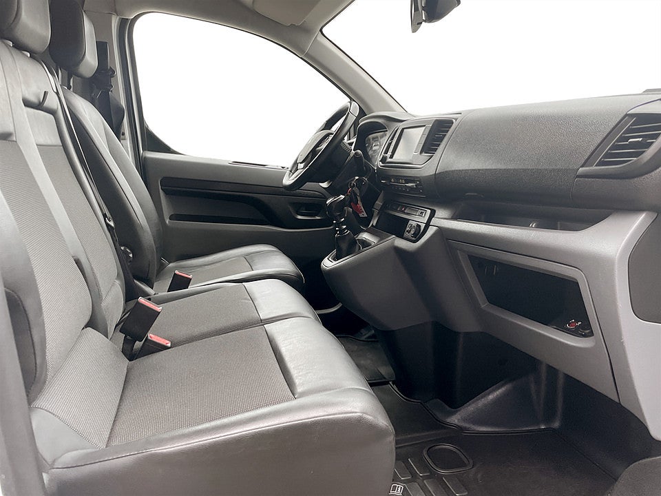 Bild på Peugeot Expert PRO+ 120Hk – Värmare / Inredning
