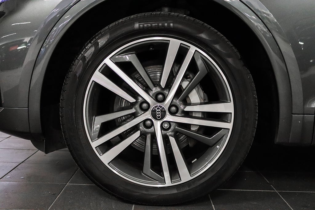 Audi Q5 55 TFSI e Quattro S-Line Evolution B&O Cockpit Luftfjädring Drag