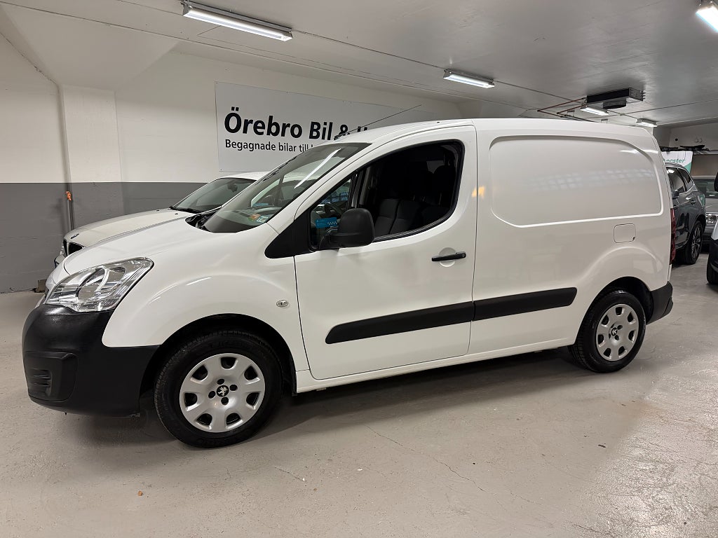 Peugeot Partner  1.6 BlueHDi Värmare Drag inredning 3-Sits 4250mil
