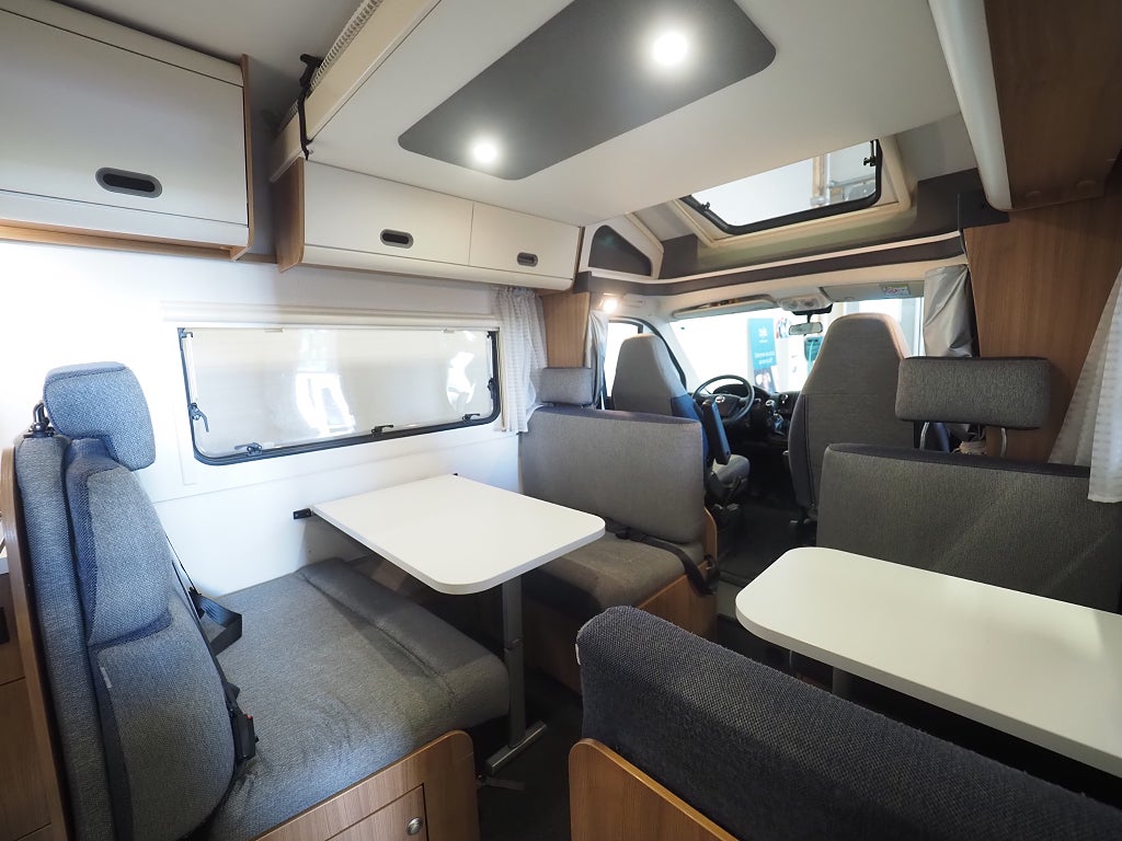 Sun Living S 70 DK AC I 6 bälten I 6 bäddar I 3500kg I B-kort 2018