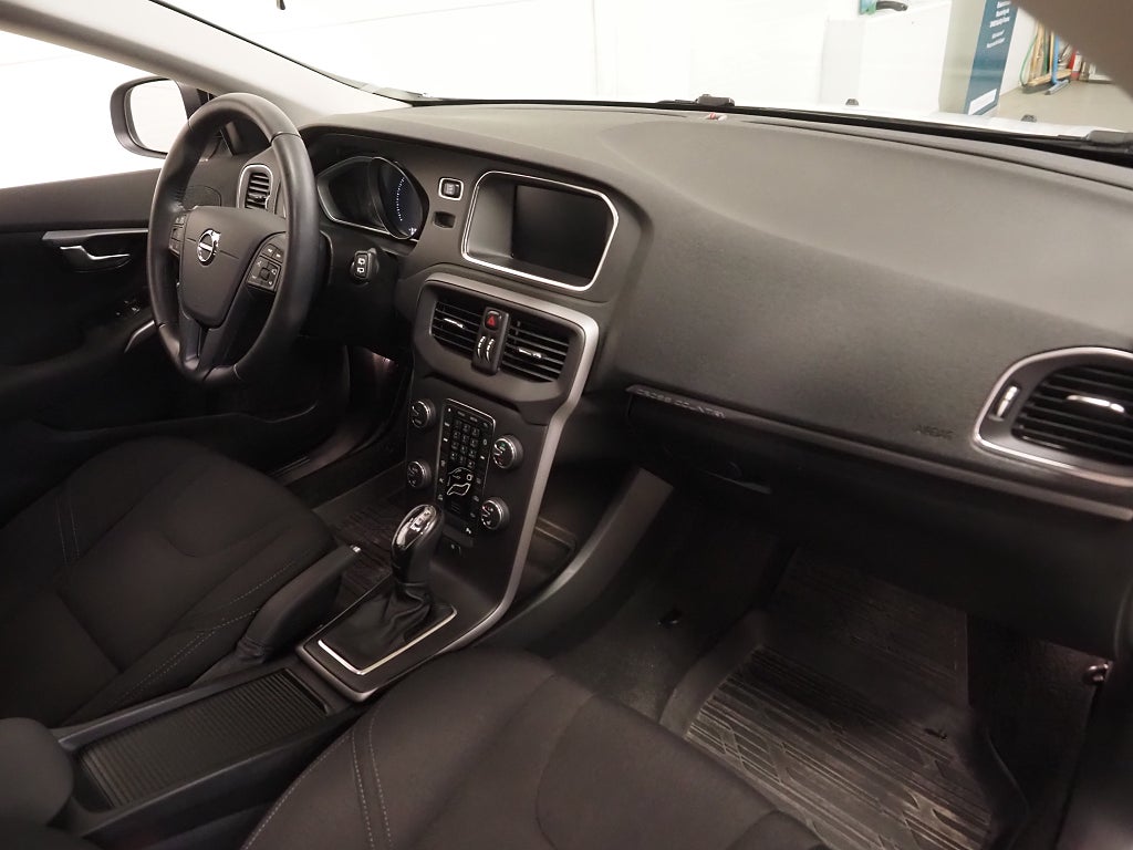 Volvo V40 Cross Country T3 152hk Kinetic Aut | Navi | PDC | 2019