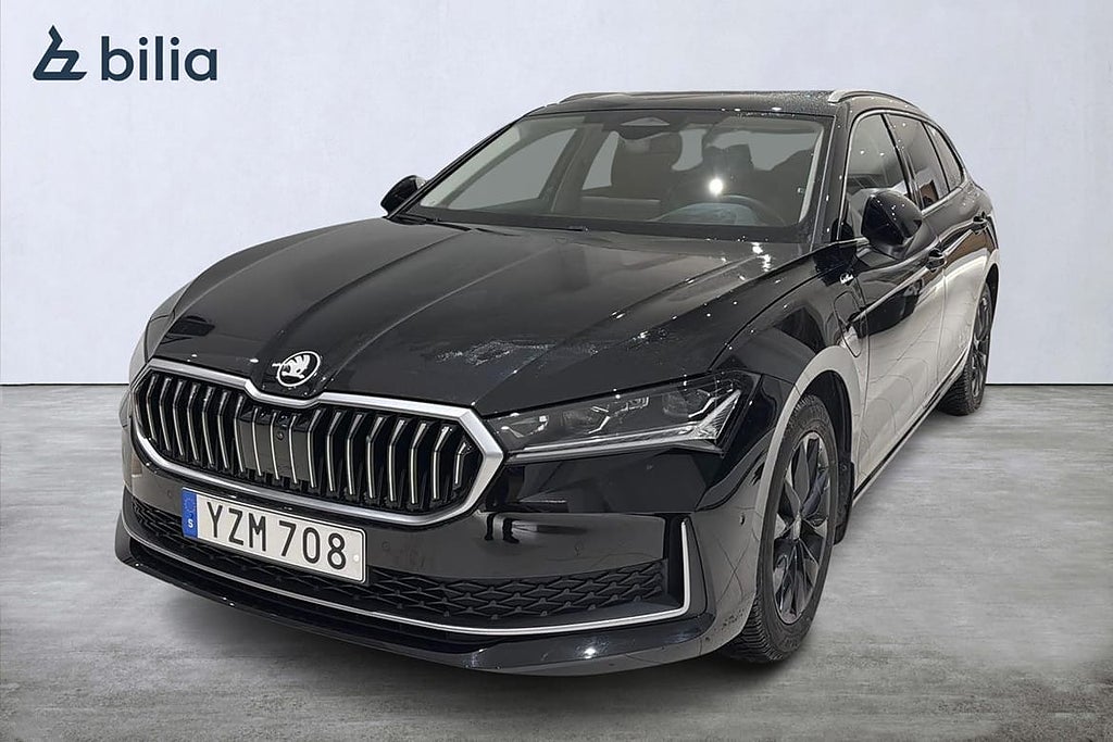 Skoda Superb iV Combi L&K plug in drag , pano , skinn 204hk