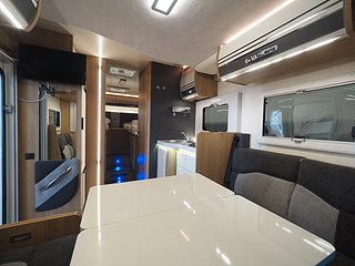 Husbil-halvintegrerad Ci Elliot 87 XT GO 9 av 22