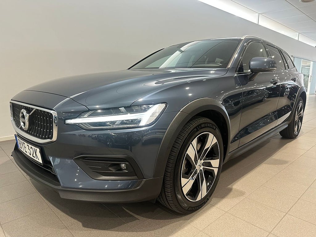 Volvo V60 Cross Country B4 AWD Diesel Adv SE / Parkerings...