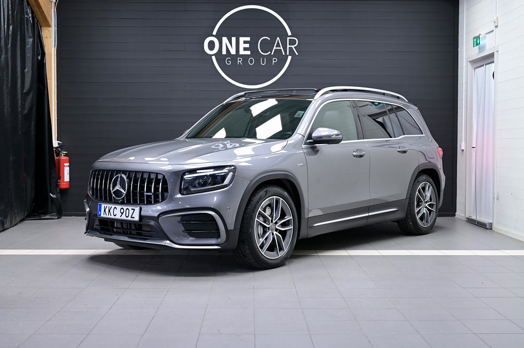 Mercedes-Benz GLB35 AMG 4MATIC MOMS 7-sits Pano Drag Värmare 360 NYSERVAD
