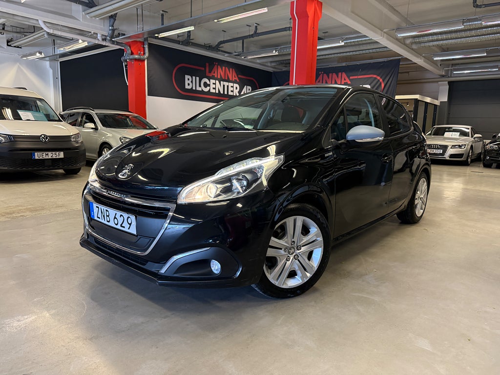 Peugeot 208 1.2 VTi Automat Panorama PDC Ny servad Låg årsskatt