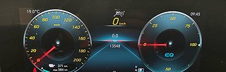 SUV Mercedes-Benz EQA 4 av 12