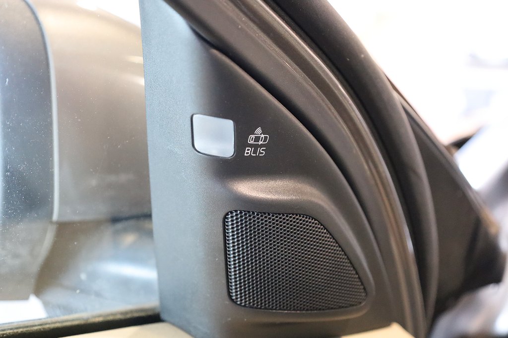 Volvo XC70 D5 Summum AWD Aut Keyless PDC BLIS Läder Drag 2011