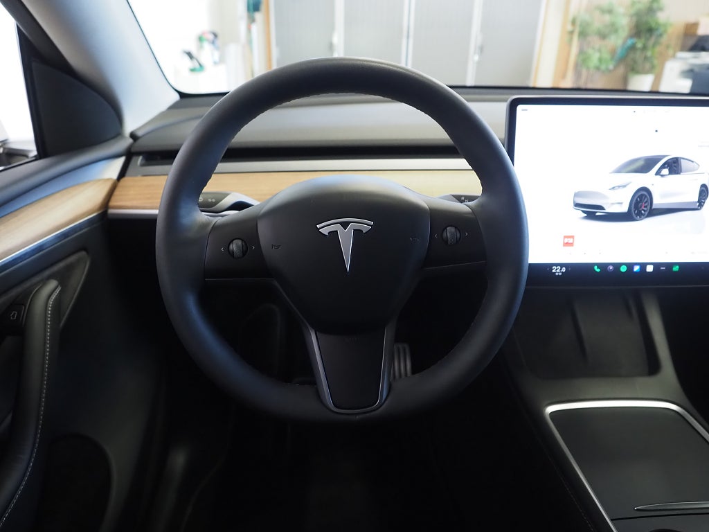 Tesla Model Y Performance 534hk AWD | Dragkrok | Panorama | Moms | 2023