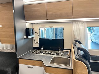 Husbil-halvintegrerad Adria CORAL 670 SLT PLUS 15 av 28