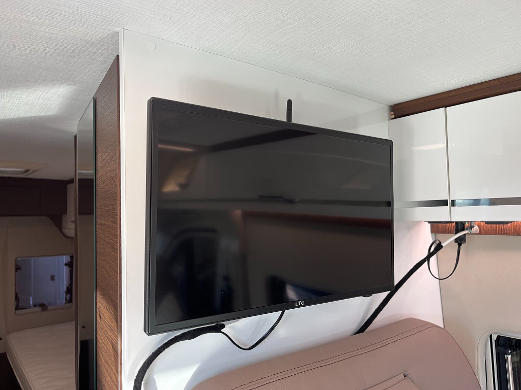 Karmann-Mobil Davis 620 /Solcell/Långbädd/Litium/B-kort/Van - Karmann-Mobil