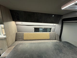 Husbil-halvintegrerad Robeta Kronos 180HK AUT Stor soffa bak! Långbädd & Popup-tak 13 av 29