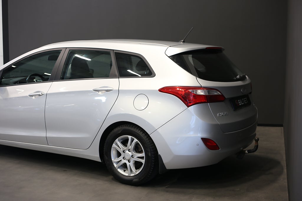 Hyundai i30 1.6 CRDi *3,99%*Business Rattvärme Drag 1 ägare
