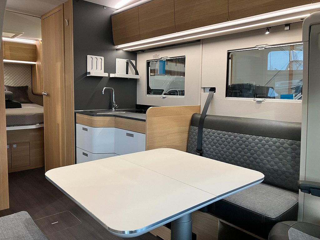 Adria Coral 670 DC Plus / Queenbedd / Automat / Markis /  - Adria