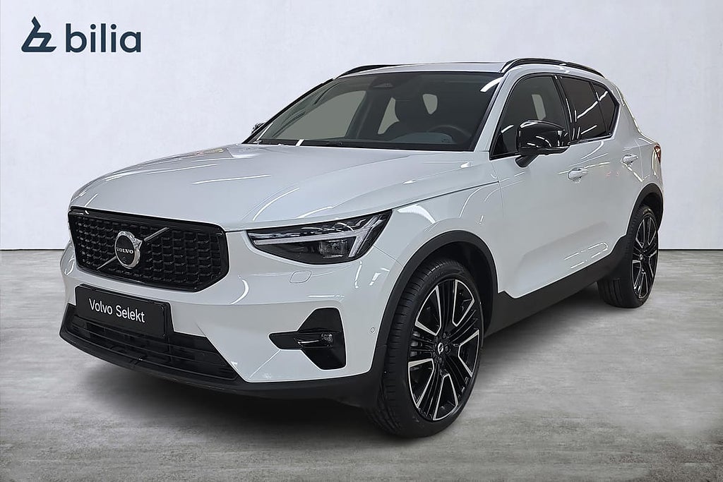 Volvo XC40 B4 FWD Bensin Ultra Dark / Harman Kardon / 360 kamera / Google /