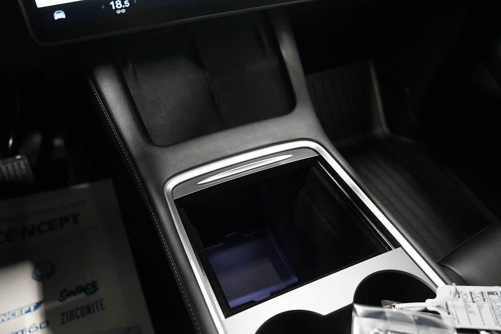 Tesla Model Y Standard Range 299hk / Dragkrok / En ägare