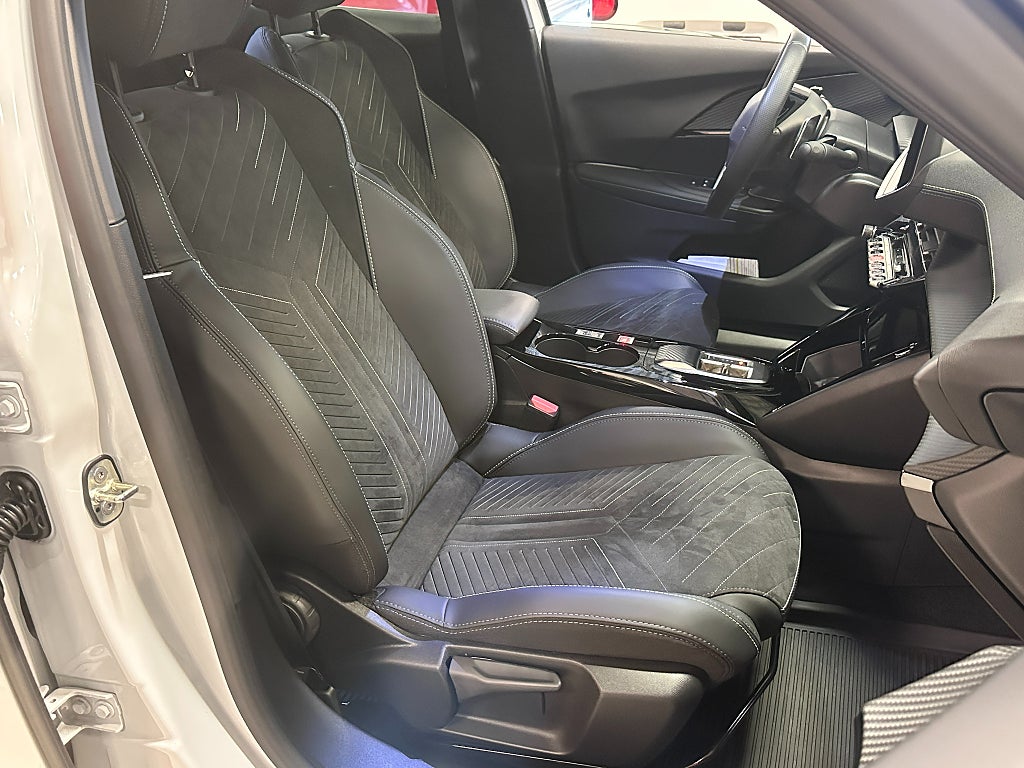 Peugeot 2008 GT 1.2 PureTech 130 EAT F&B-kamera, Navi, Carplay thumbnail