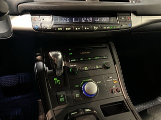 Lexus CT 200h 1.8 CVT Hybrid Executive Mvärm Kamera Skinn SoV – bild 19