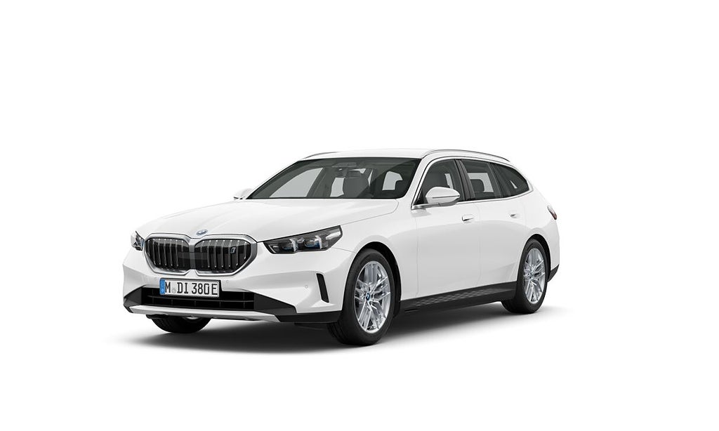 BMW i5 Touring 100% EL Navigation|Kupevärmare - Kampanj