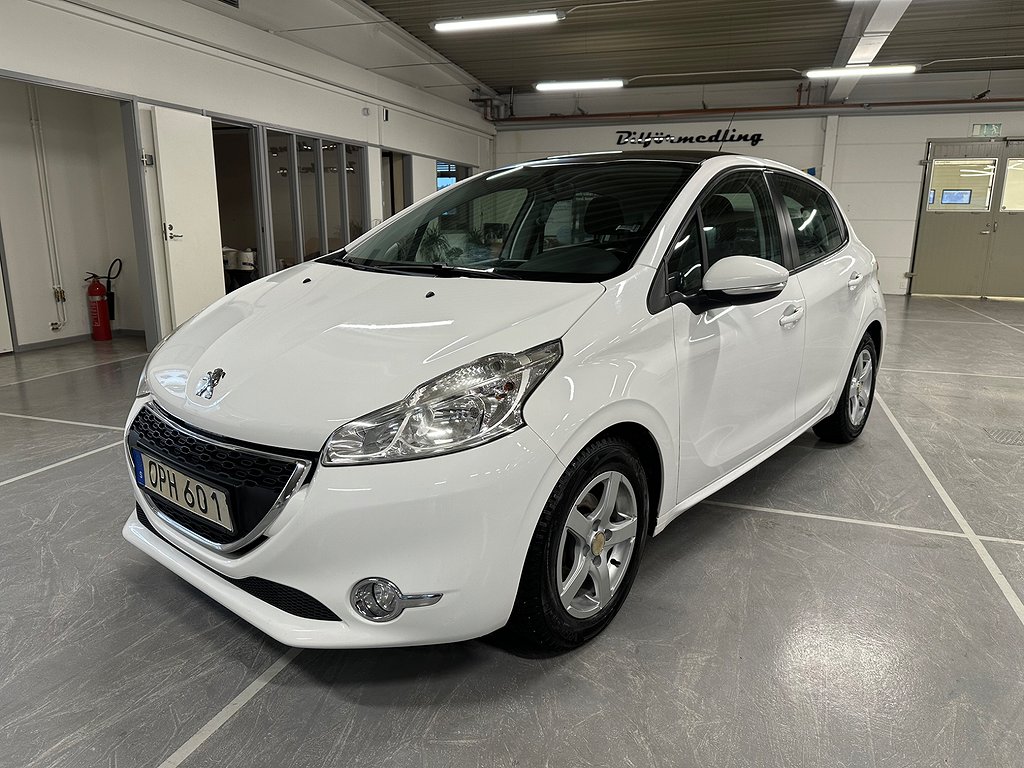 Peugeot 208 1.2 VTi Nykamrem Nyservad Panorama Nybesiktad 