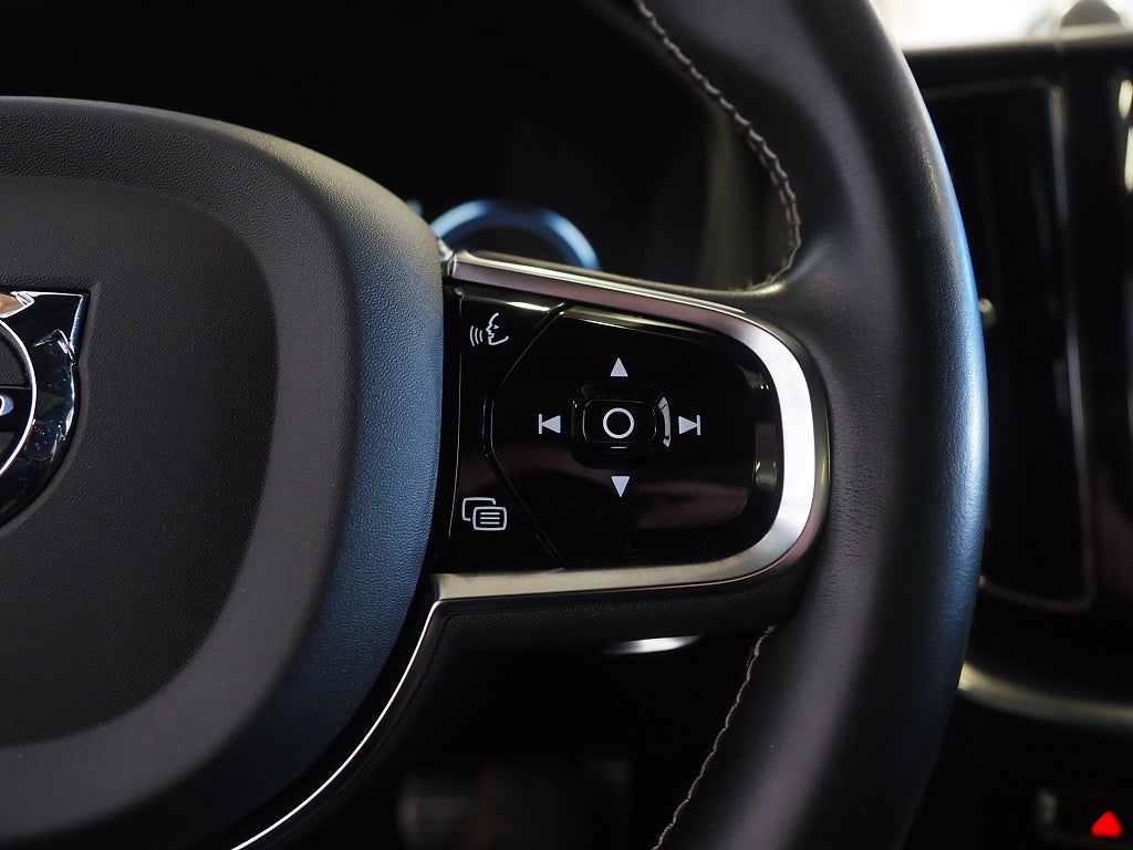 Volvo XC60 T8 392hk AWD R-Design B&W Luft 22" Pano Drag Se Spec! 2020