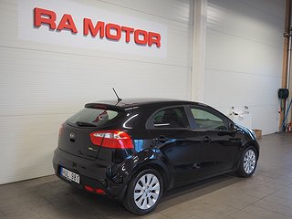 Halvkombi Kia Rio 5 av 18