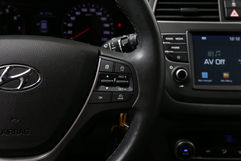 Hyundai i20 1,2 Premium CarPlay Kamera P-sensor Motorvärmare 2019