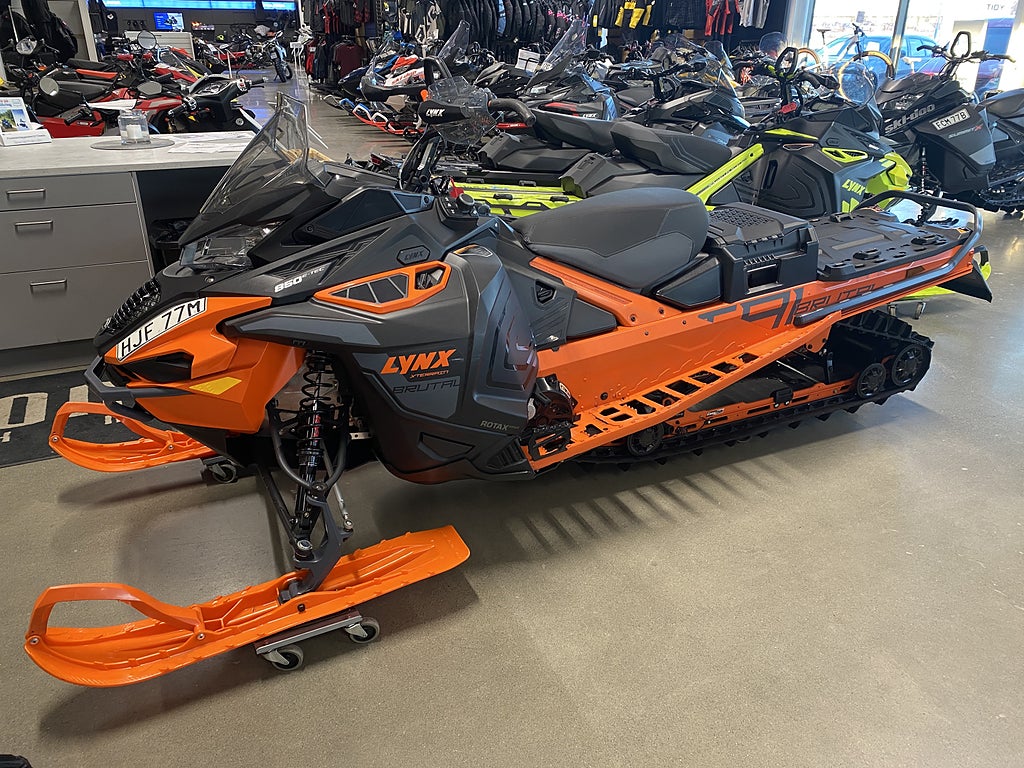Lynx BRUTAL 850 E-TEC VIP MOMSAD
