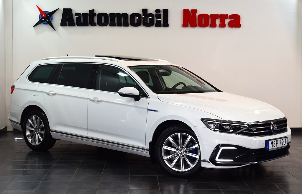 Volkswagen Passat Sportscombi GTE 1.4 TSI Pano/ B-kamera /Navi