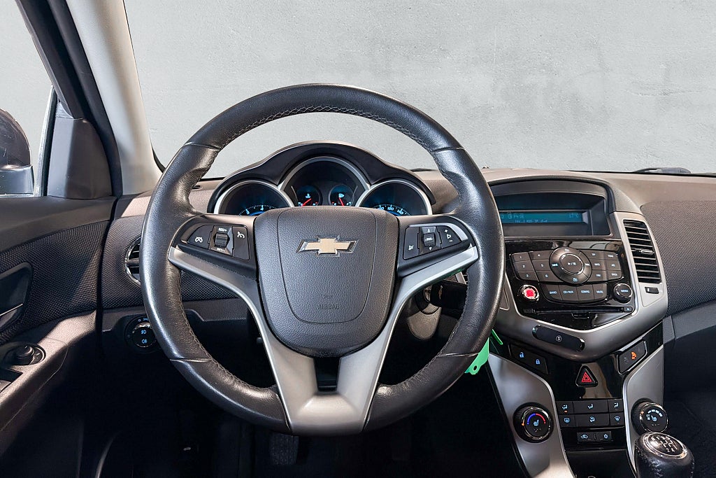 Chevrolet Cruze Halvkombi 1.6 Dragkrok Fullservad  AUX Nybesiktigad