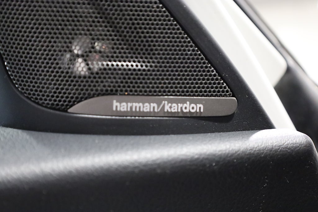 BMW M135i AUT M-Sport 320hk H&K Läder Blåtand Nyservad 2013